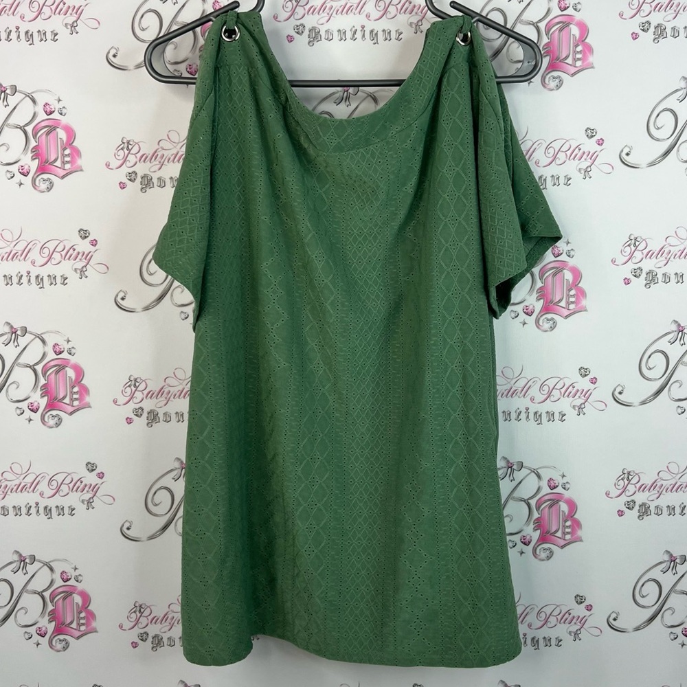 Tshirt metal Oring open shoulder Aztec pattern flowy cold shoulder silver